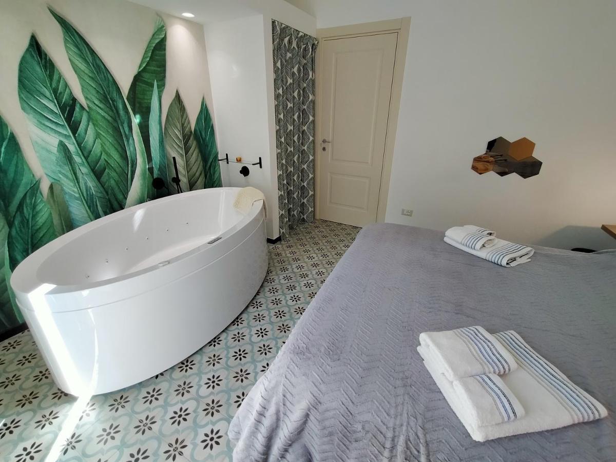 Sonnino Suite Jacuzzi Apartment บารี ภายนอก รูปภาพ