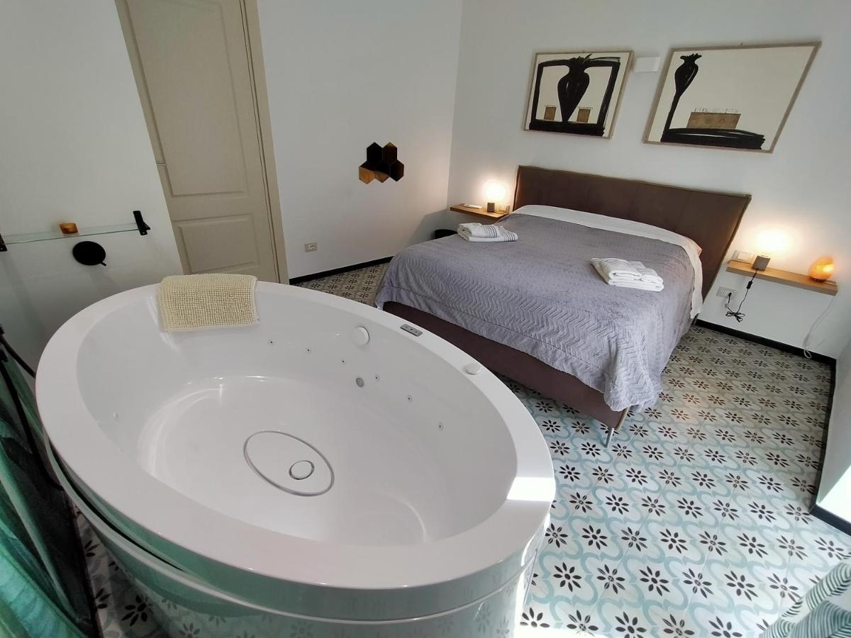 Sonnino Suite Jacuzzi Apartment บารี ภายนอก รูปภาพ